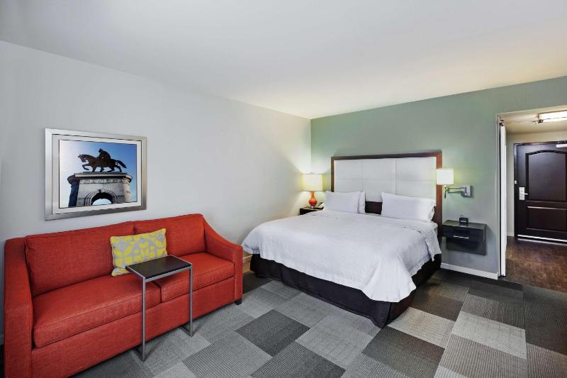 King Room with Sofa Bed - Non-Smoking image 4