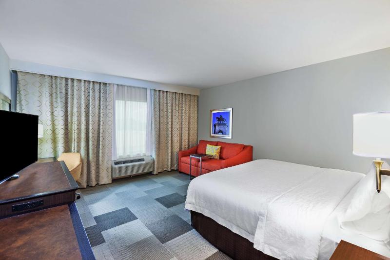Hampton Inn & Suites Houston North IAH - image 14