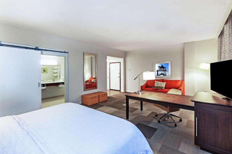 Hampton Inn & Suites Houston North IAH - image 23