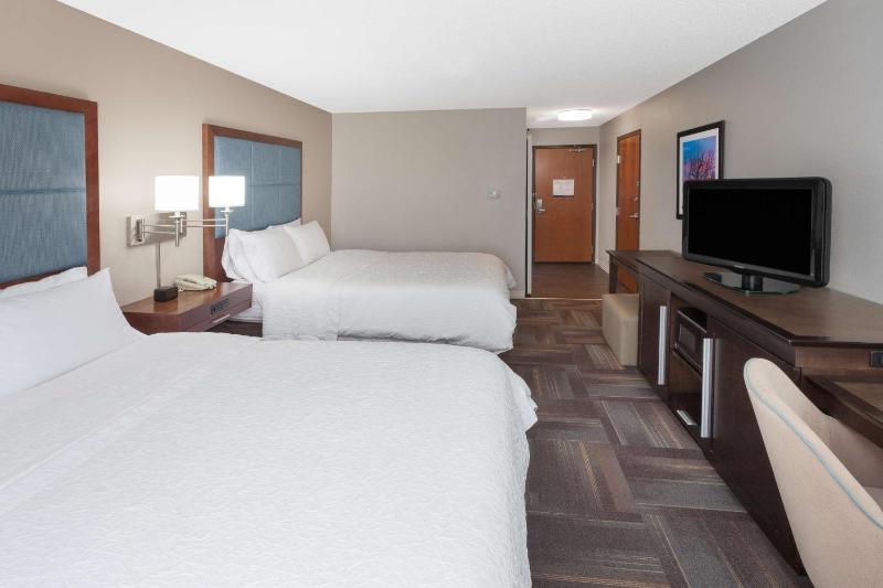 Room with Two Queen Beds - Non-Smoking image 4