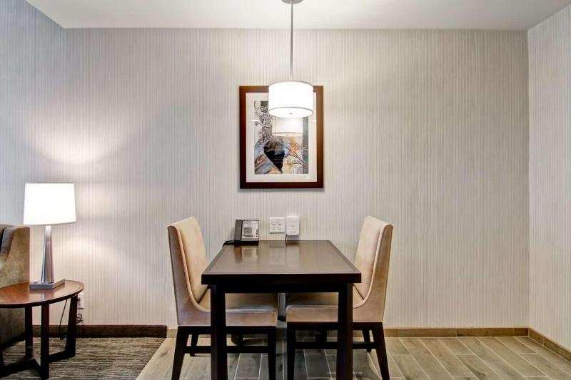 King Suite - Hearing Access/Non-Smoking image 1