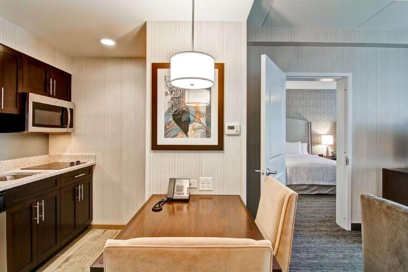 One-Bedroom Queen Suite with Two Queen Beds - Non-Smoking image 4