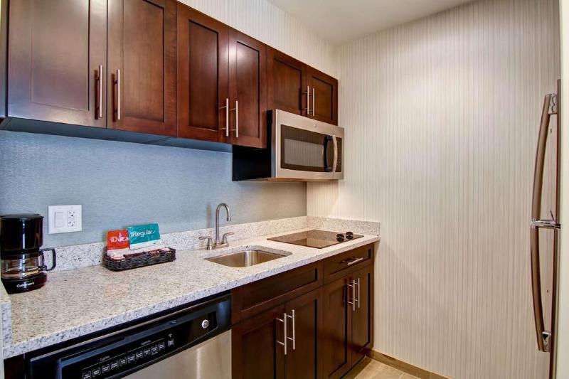 One-Bedroom King Suite - Non-Smoking image 4