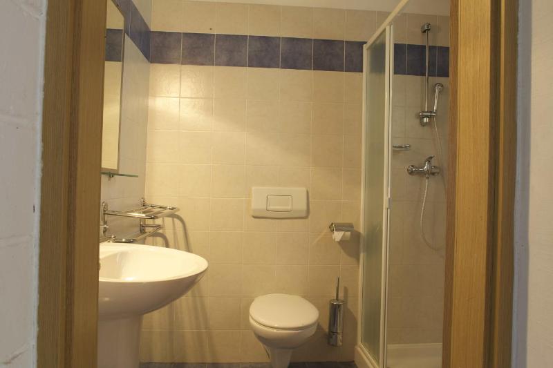 One-Bedroom Bungalow image 4