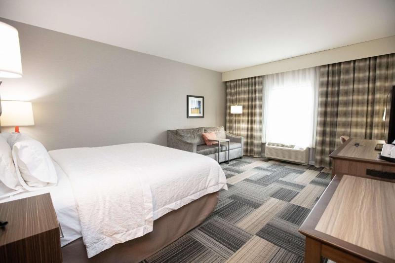 King Room with Sofa Bed - Non-Smoking image 4