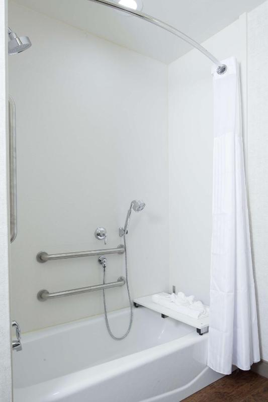 King Room with Accessible Tub - Mobility Access image 3