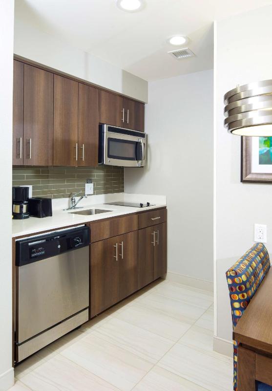 One-Bedroom Queen Suite with Two Queen Beds - Non-Smoking image 3