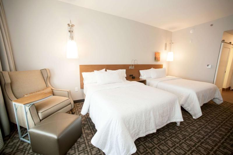 Queen Room with Two Queen Beds image 4