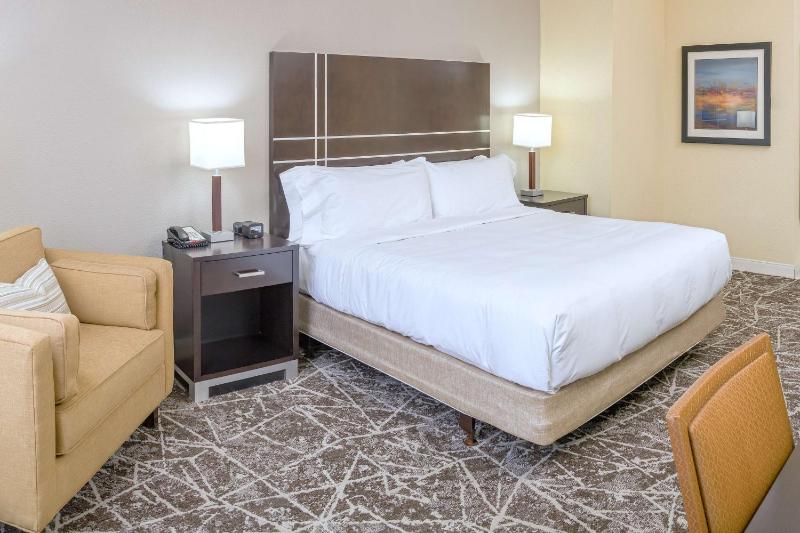 King Room image 4
