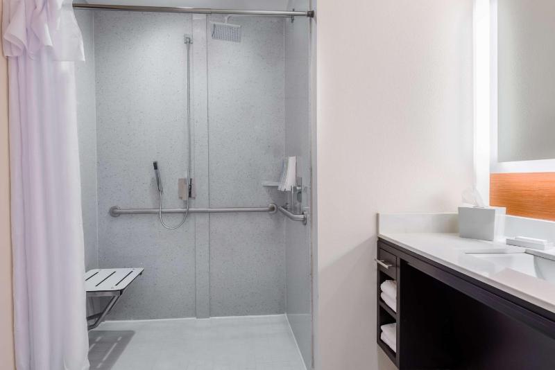 Queen Studio Suite - Mobility/Hearing Accessible/ Non-Smoking image 2