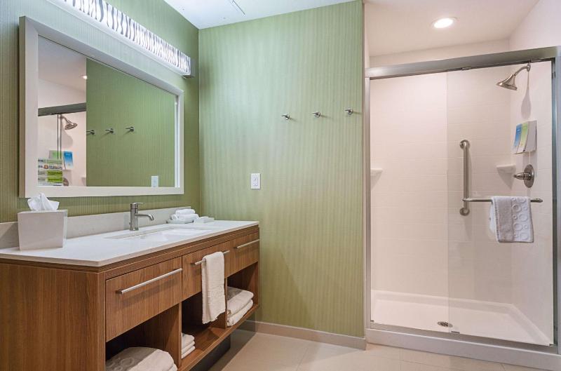 One-Bedroom King Suite - Non-Smoking image 2