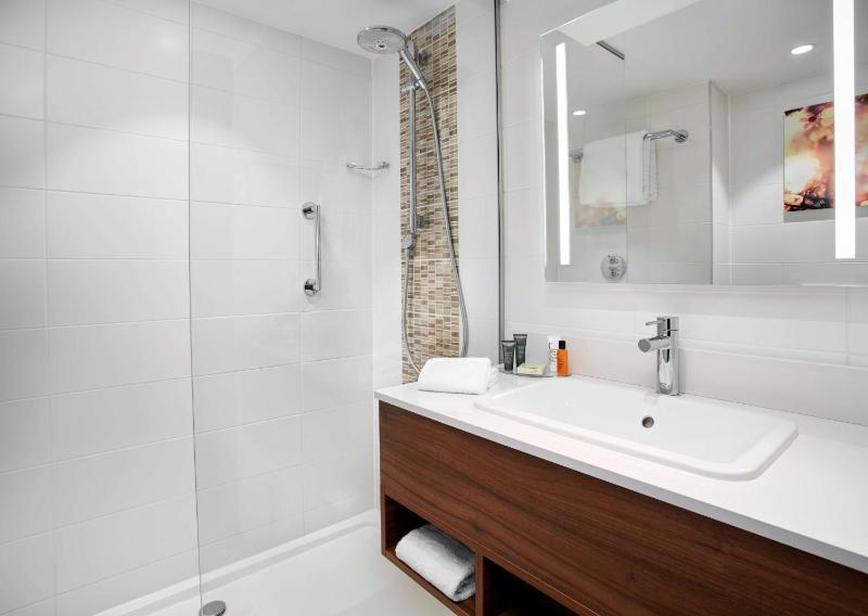 Twin Room with Garden View image 2