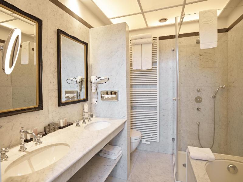 Royal Executive Room image 2