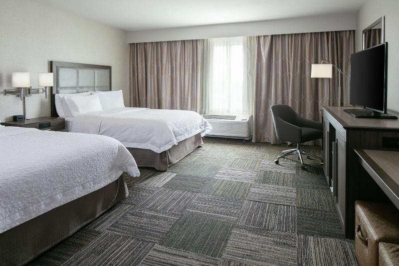 Queen Room with Two Queen Beds - Mobility and Hearing Access/Non-Smoking image 1