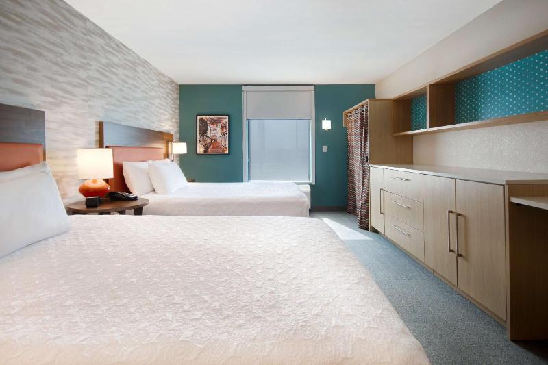 Queen Studio with Two Queen Beds - Non-Smoking image 4