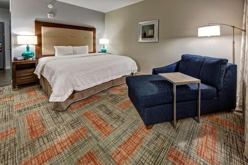 King Room - Non-Smoking image 3