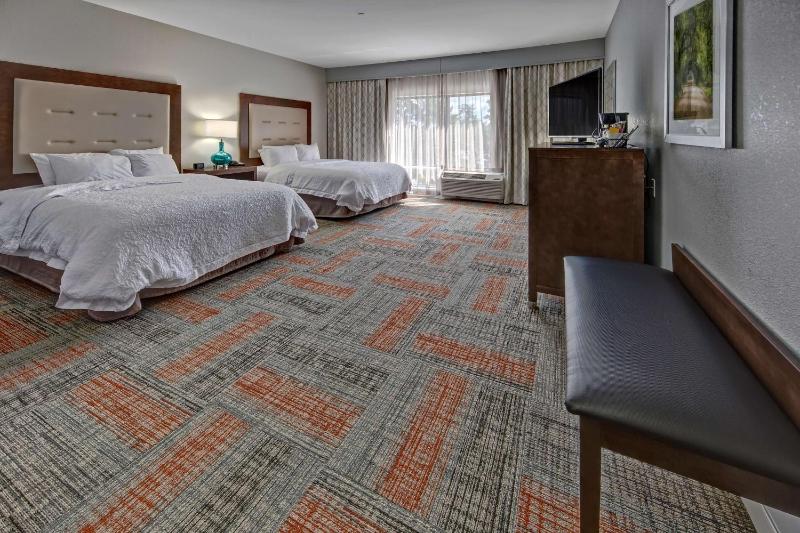 Queen Room with Two Queen Beds - Mobility and Hearing Access/Non-Smoking image 3
