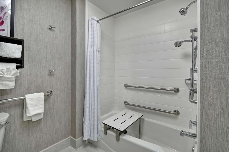King Suite - Hearing Access/Non-Smoking image 2