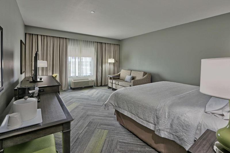 Executive King Room with Sofa Bed - Non-Smoking image 1