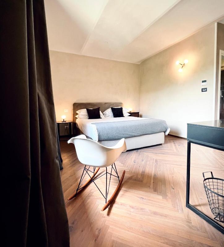 King Room with Balcony image 4