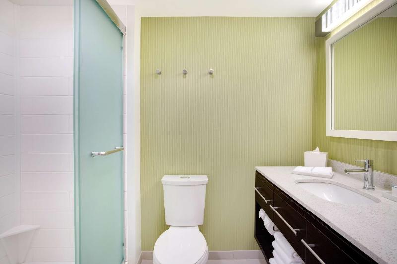 Queen Studio Suite - Hearing Access/Non-Smoking image 2