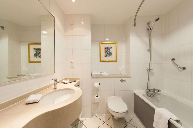King Guest Room image 2