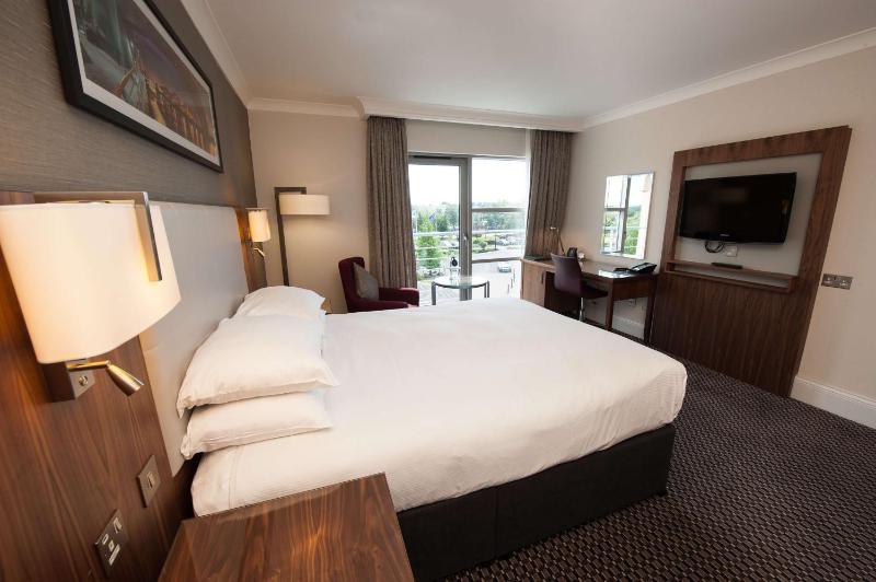 Deluxe Queen Room image 3