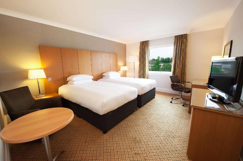 Twin Room image 3