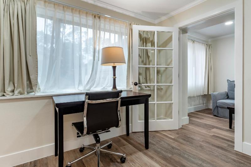 One-Bedroom King Suite  image 2