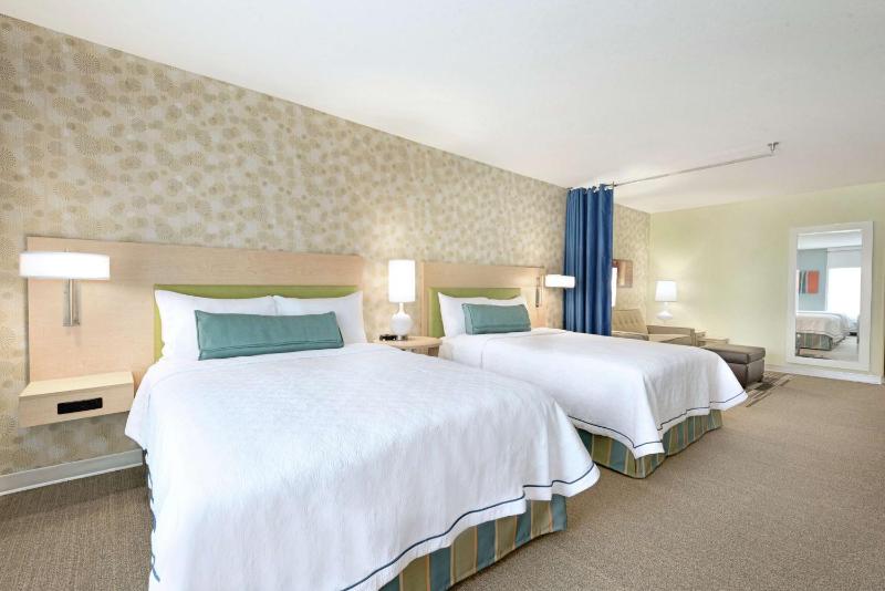 Queen Studio with Two Queen Beds - Mobility Access/Non-Smoking image 4