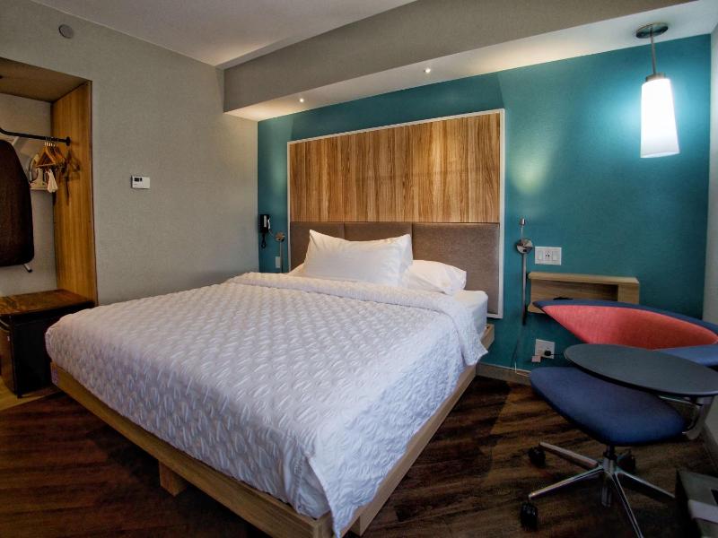 King Room image 3