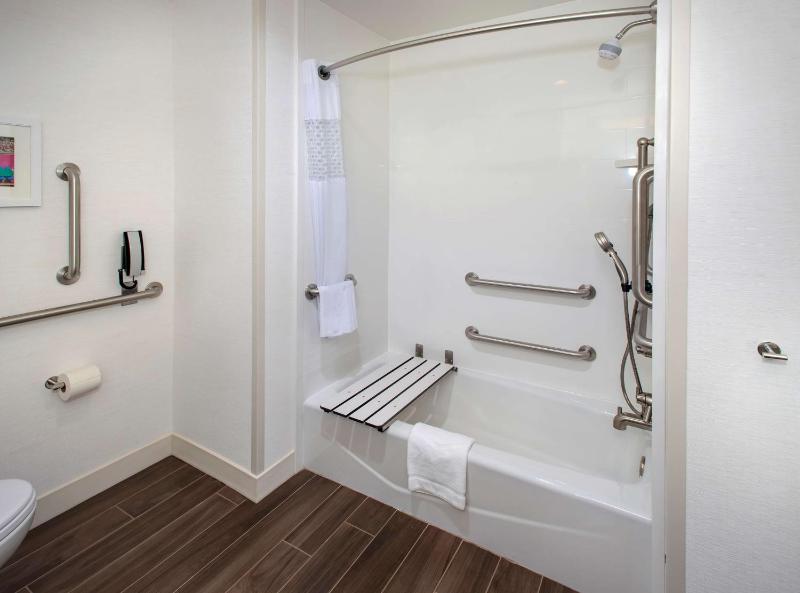 King Room with Accessible Tub - Mobility and Hearing Access/Non-Smoking image 1