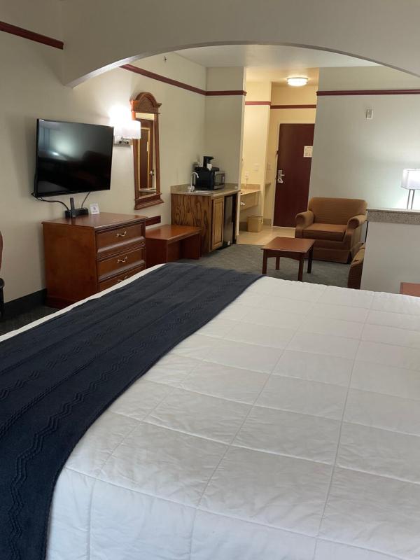 King Suite with Sofa Bed - Non-Smoking image 3