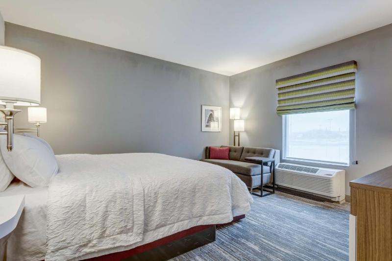 King Room - Non-Smoking image 3