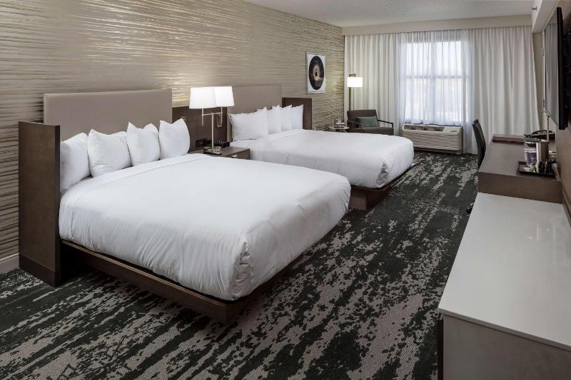 Queen Room with Two Queen Beds and Accessible Tub - Mobility Access image 1