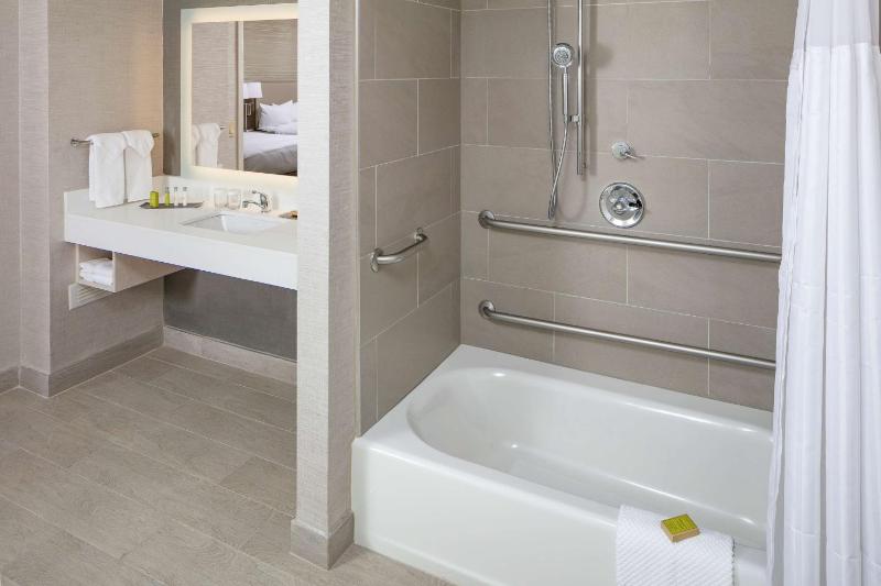 Queen Room with Two Queen Beds and Accessible Tub - Mobility Access image 2