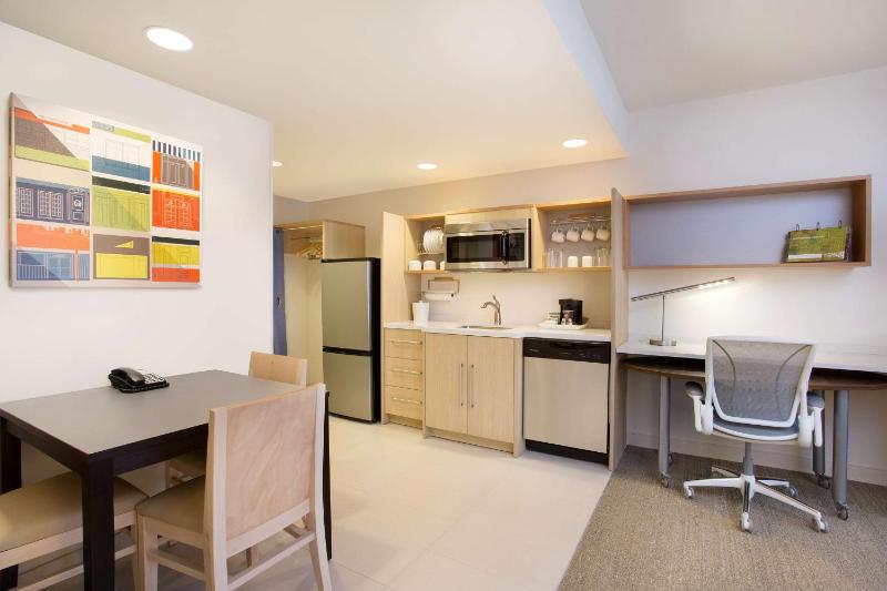 One-Bedroom King Suite - Non-Smoking image 4