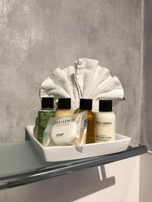 Kingsize Family Room (2 Adults + 1 Child) image 4