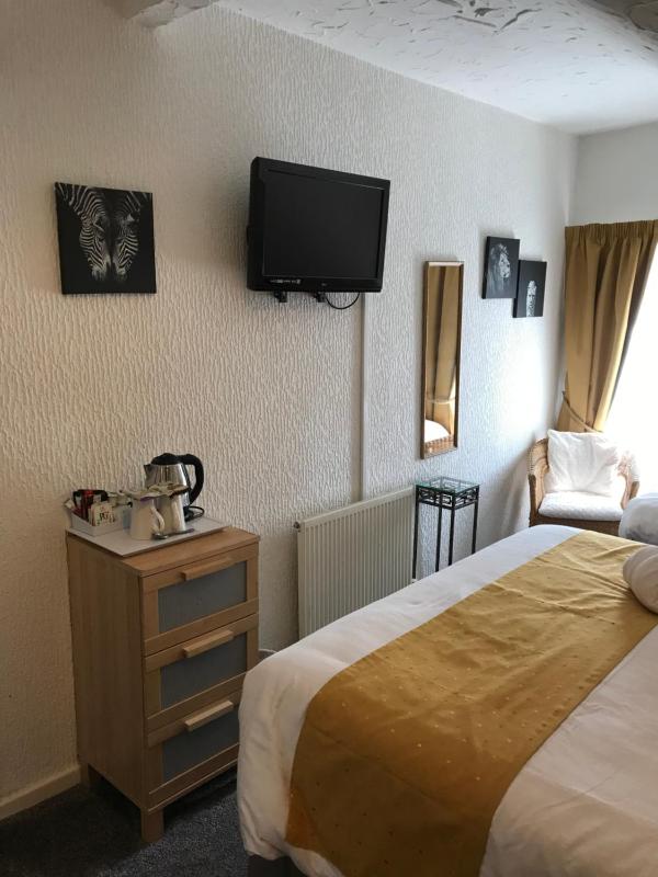 Kingsize Family Room (2 Adults + 1 Child) image 3