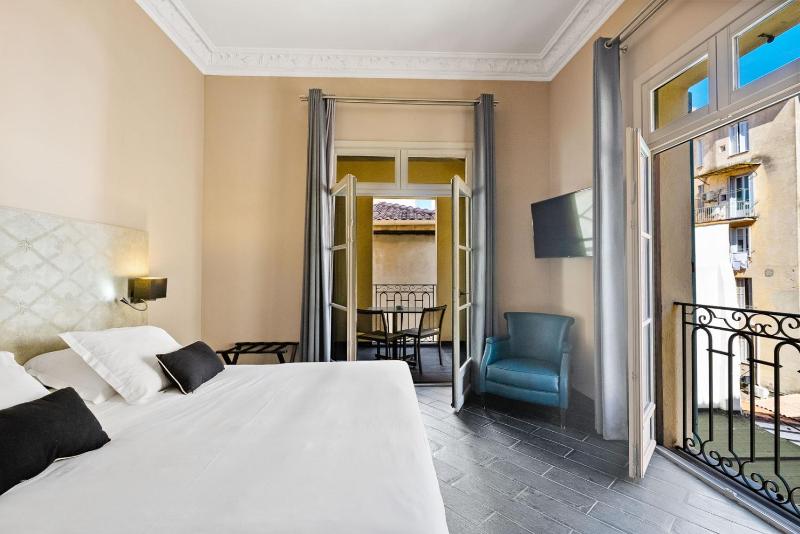 Superior Double Room with Terrace image 3