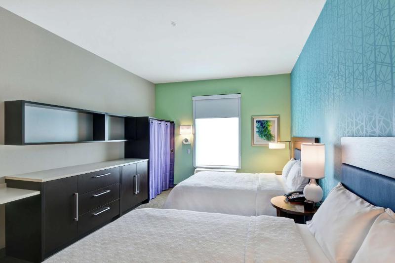 Queen Studio with Two Queen Beds - Non-Smoking image 1