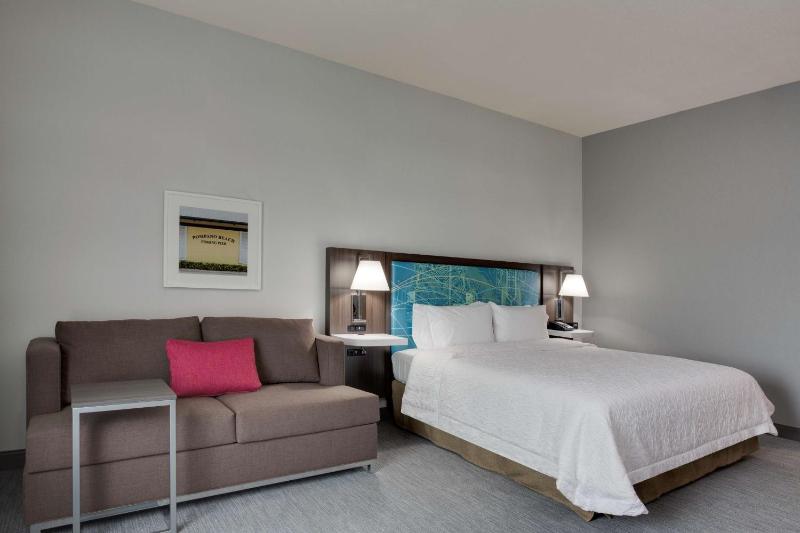 King Room with Sofa Bed - Non-Smoking image 3
