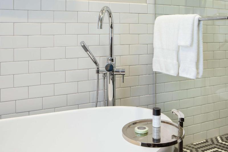 Deluxe Two-Bedroom King Suite image 2