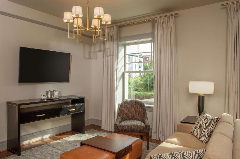 Deluxe Two-Bedroom King Suite image 4