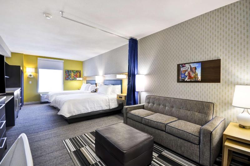 Queen Studio with Two Queen Beds - Non-Smoking image 2