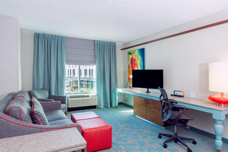 Deluxe King Room image 3