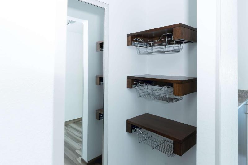 King Room with Accessible Tub - Mobility Access image 3
