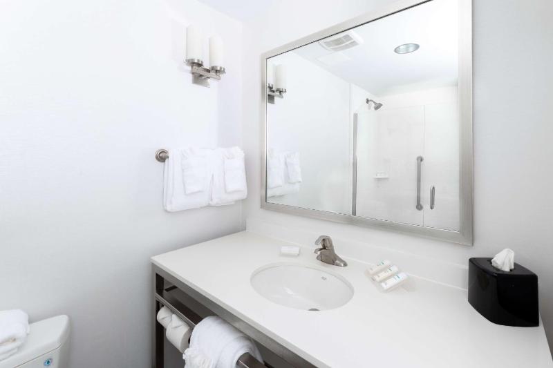 King Room - Hearing Access image 3