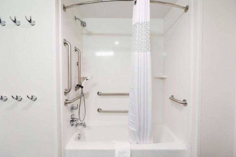 King Room with Accessible Tub - Mobility and Hearing Access/Non-Smoking image 2