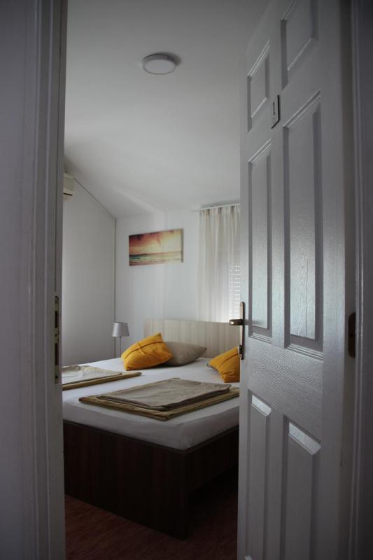 Triple Room with Private Bathroom image 3